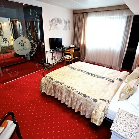 Grand Pier Boutique Luxury King And Queen Deluxe Rooms, With Free Welcome Breakfast For All Stays Up To 4 Nights Bucarest Exterior foto
