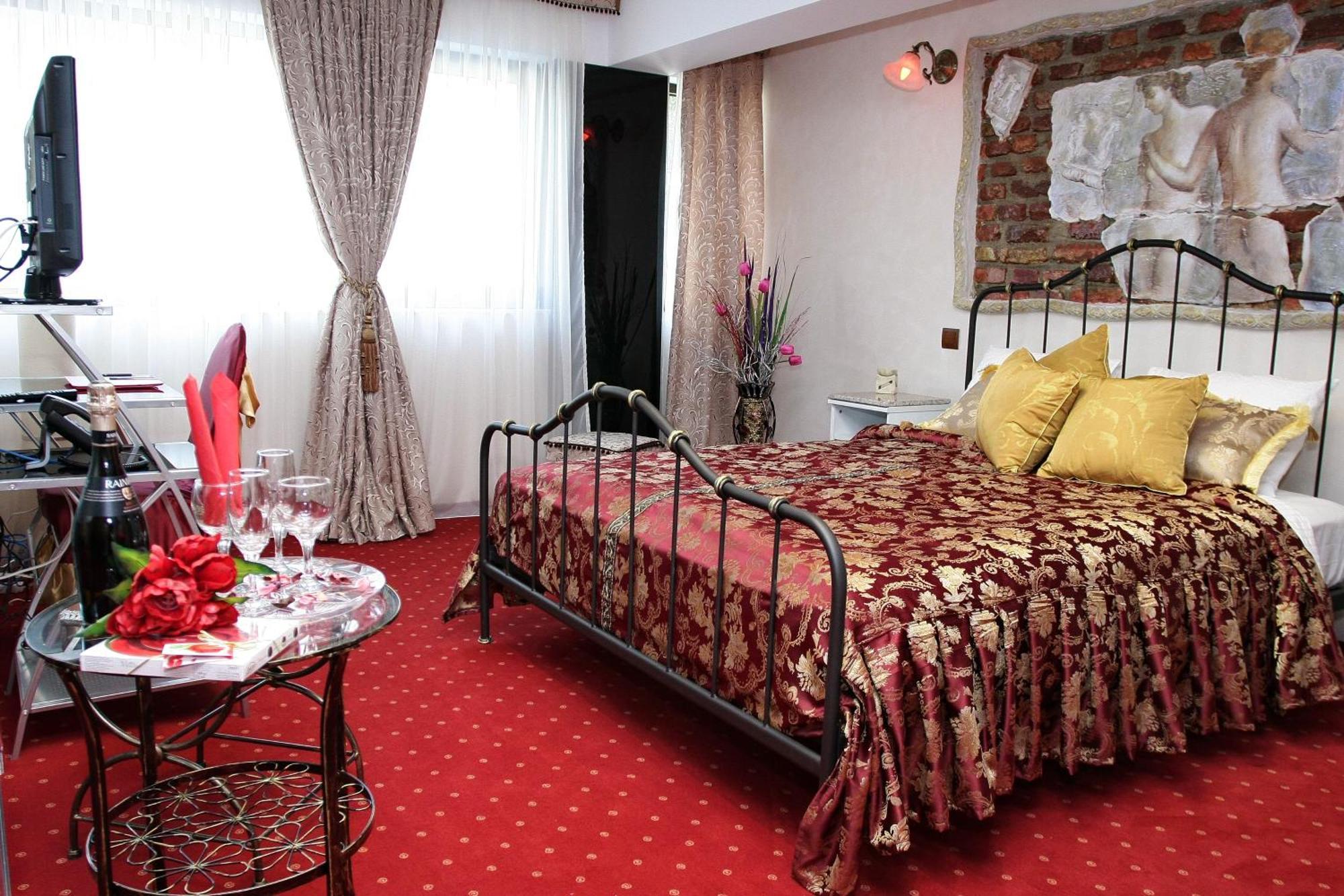 Grand Pier Boutique Luxury King And Queen Deluxe Rooms, With Free Welcome Breakfast For All Stays Up To 4 Nights Bucarest