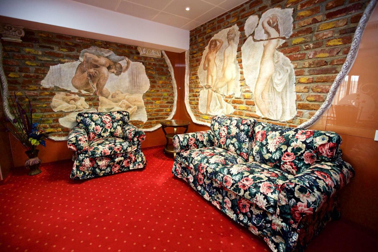 Grand Pier Boutique Luxury King And Queen Deluxe Rooms, With Free Welcome Breakfast For All Stays Up To 4 Nights Villa
