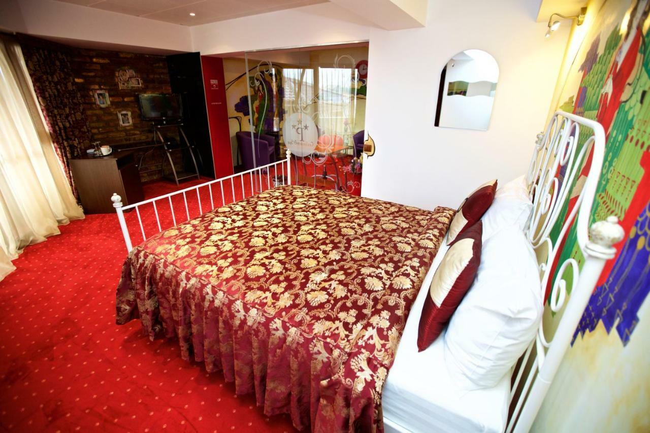 Grand Pier Boutique Luxury King And Queen Deluxe Rooms, With Free Welcome Breakfast For All Stays Up To 4 Nights * Bucarest