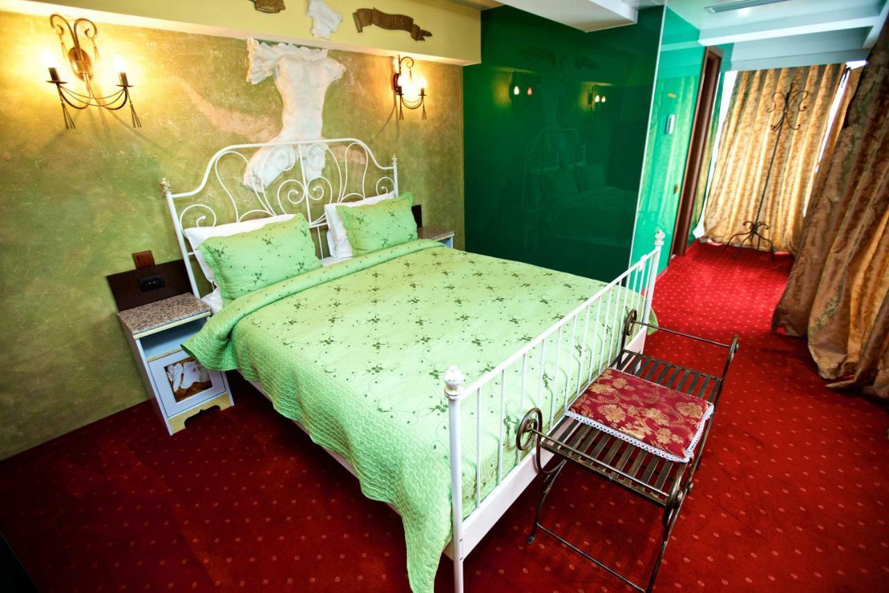 Grand Pier Boutique Luxury King And Queen Deluxe Rooms, With Free Welcome Breakfast For All Stays Up To 4 Nights * Bucarest