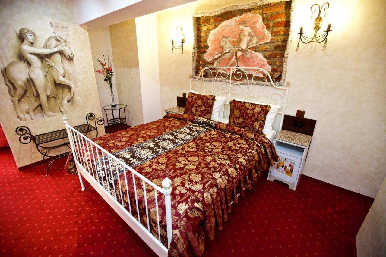 Grand Pier Boutique Luxury King And Queen Deluxe Rooms, With Free Welcome Breakfast For All Stays Up To 4 Nights Villa