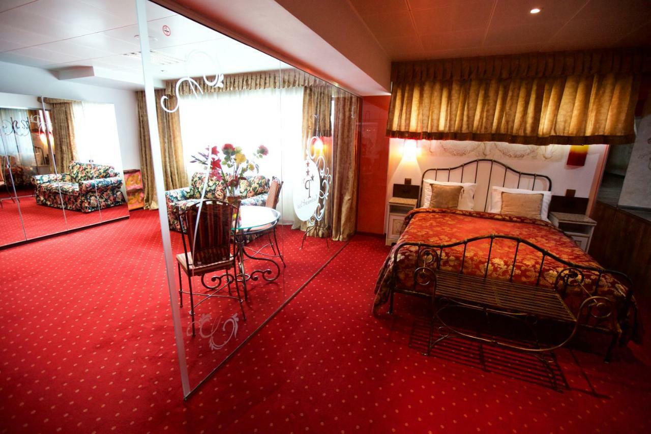 Villa Grand Pier Boutique Luxury King And Queen Deluxe Rooms, With Free Welcome Breakfast For All Stays Up To 4 Nights Bucarest