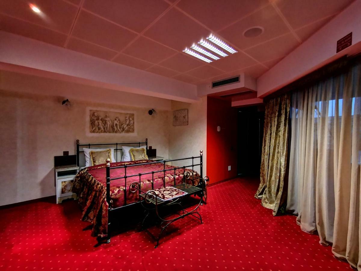 Grand Pier Boutique Luxury King And Queen Deluxe Rooms, With Free Welcome Breakfast For All Stays Up To 4 Nights Villa