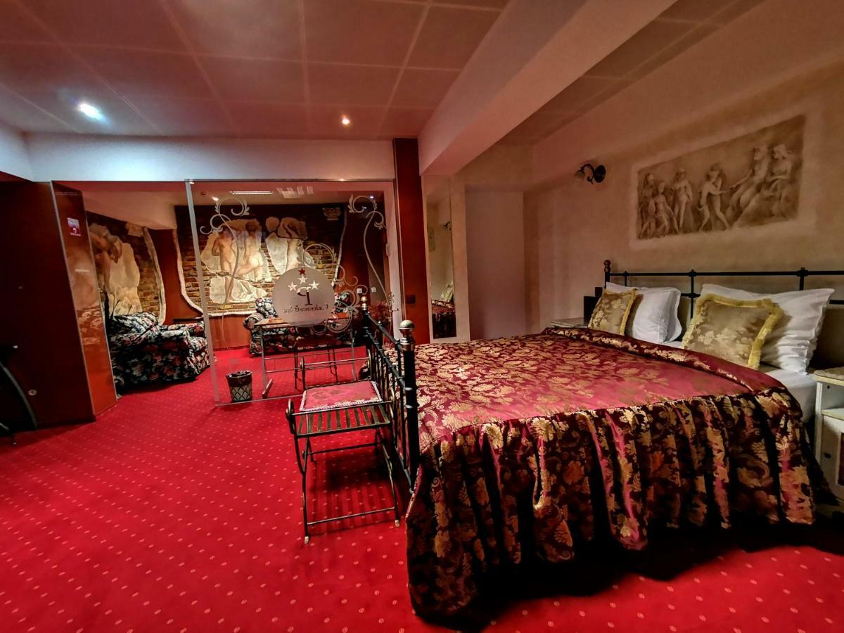 Grand Pier Boutique Luxury King And Queen Deluxe Rooms, With Free Welcome Breakfast For All Stays Up To 4 Nights Villa Bucarest