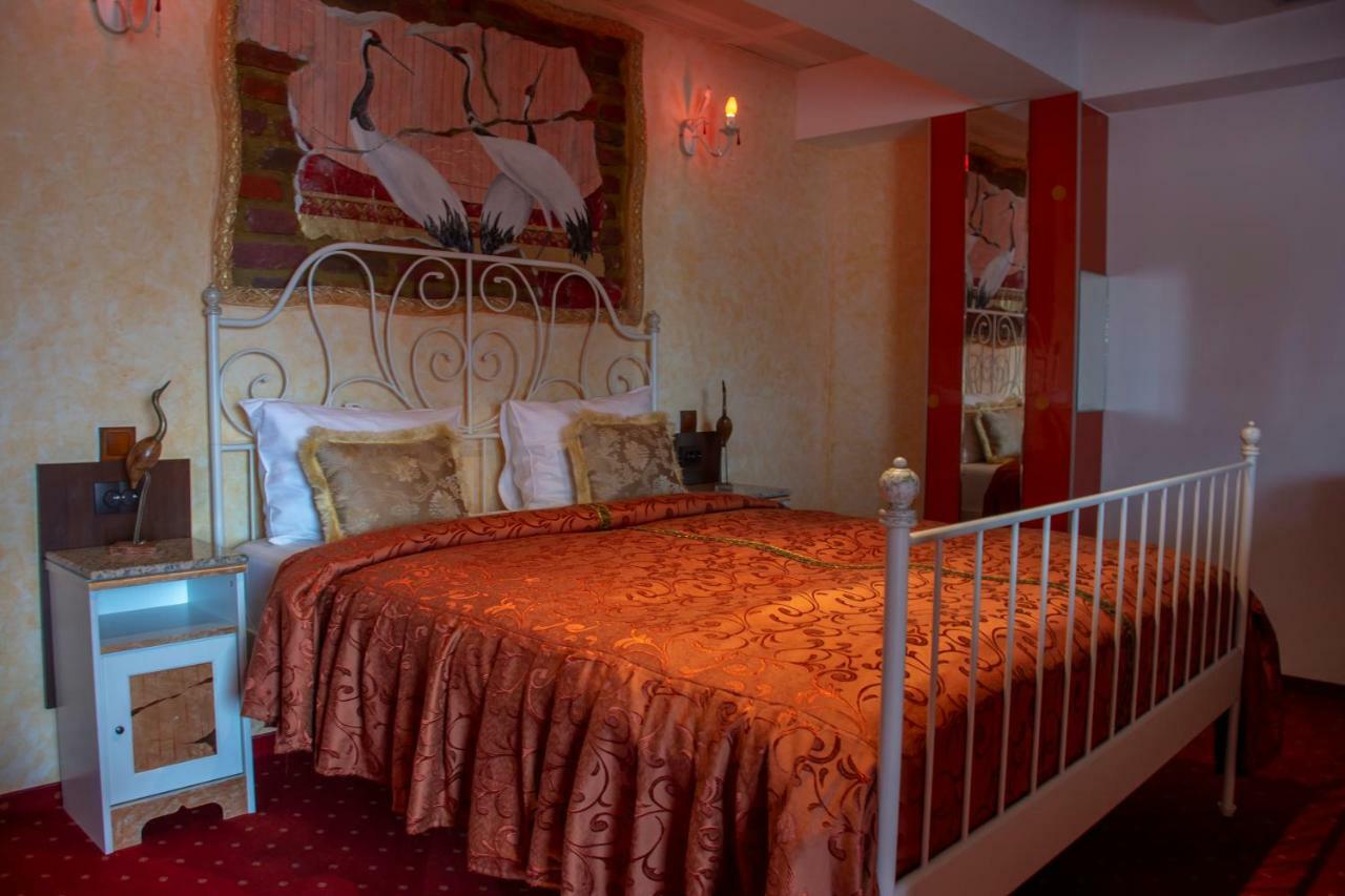 Grand Pier Boutique Luxury King And Queen Deluxe Rooms, With Free Welcome Breakfast For All Stays Up To 4 Nights * Bucarest